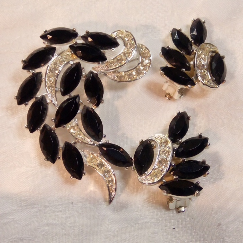 Sarah Coventry Riviera Nights Brooch and earring set